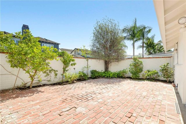 2562 Vista Drive, Newport Beach, CA 92663