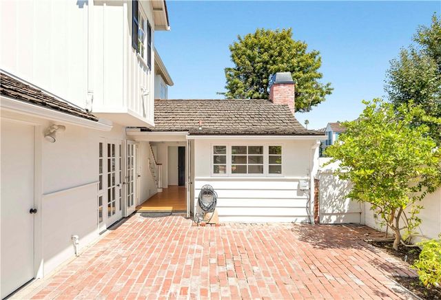 2562 Vista Drive, Newport Beach, CA 92663