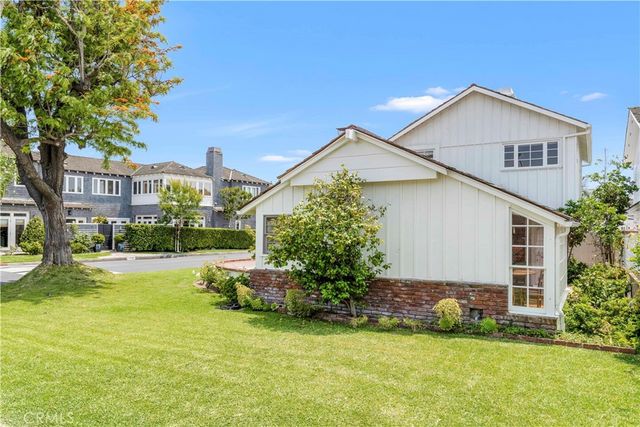 2562 Vista Drive, Newport Beach, CA 92663