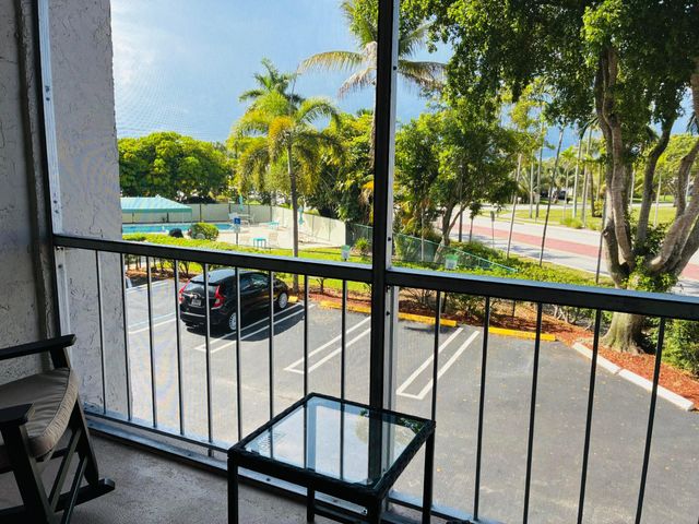 505 Spencer Drive NW 112, West Palm Beach, FL 33409