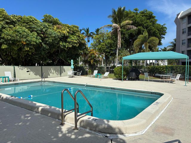 505 Spencer Drive NW 112, West Palm Beach, FL 33409