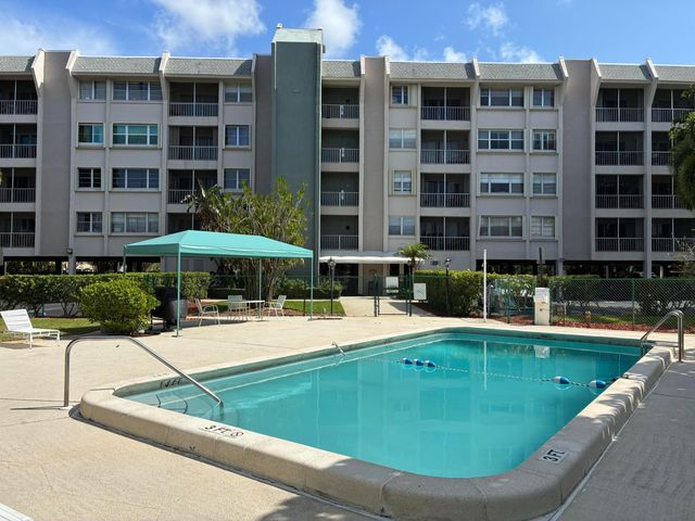 505 Spencer Drive NW 112, West Palm Beach, FL 33409