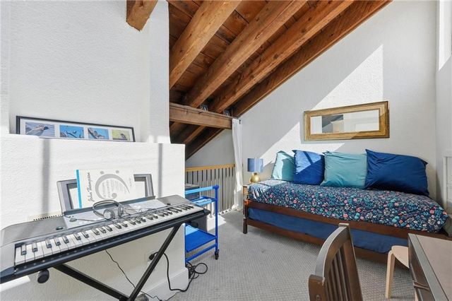 1111 W 46th Street 32, Kansas City, MO 64112