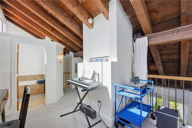 1111 W 46th Street 32, Kansas City, MO 64112