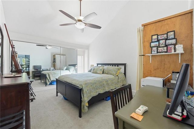 1111 W 46th Street 32, Kansas City, MO 64112