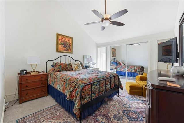 1111 W 46th Street 32, Kansas City, MO 64112