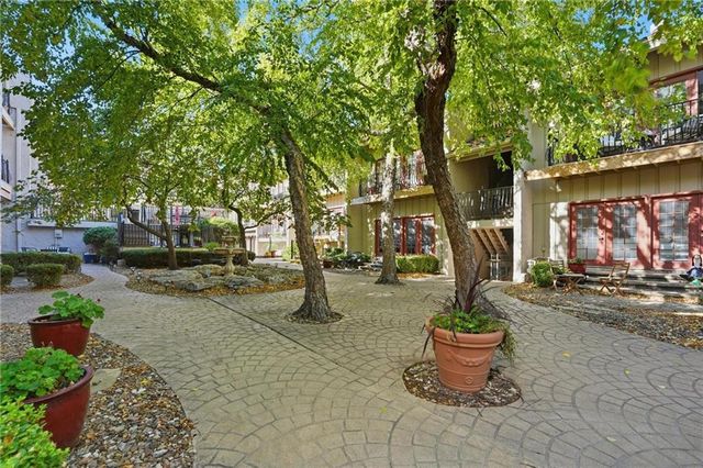 1111 W 46th Street 32, Kansas City, MO 64112