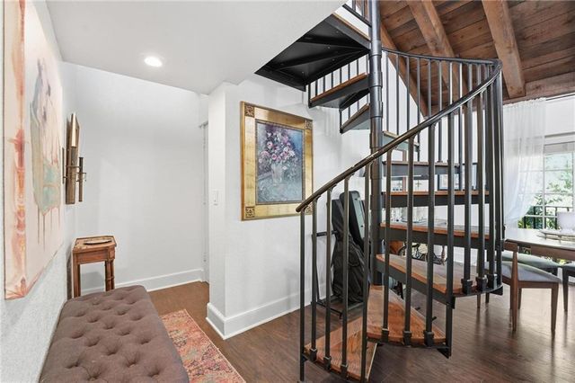 1111 W 46th Street 32, Kansas City, MO 64112