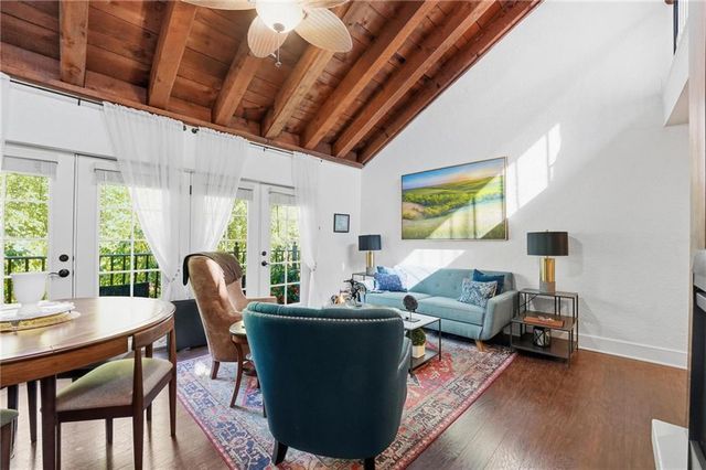 1111 W 46th Street 32, Kansas City, MO 64112