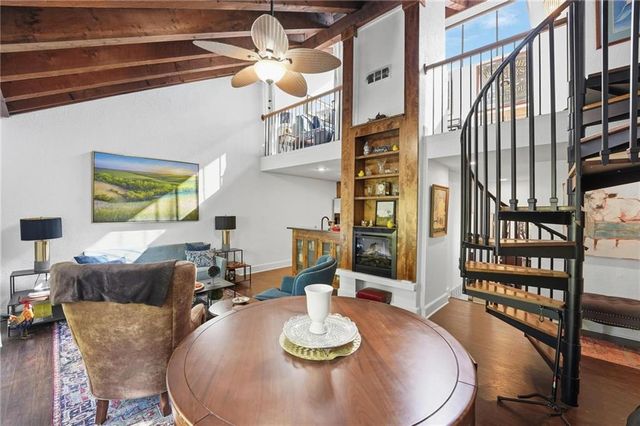 1111 W 46th Street 32, Kansas City, MO 64112