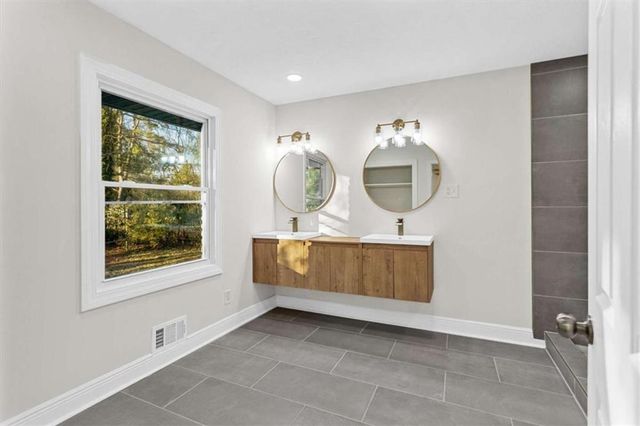 3658 Brookcrest Cir, Decatur, GA 30032