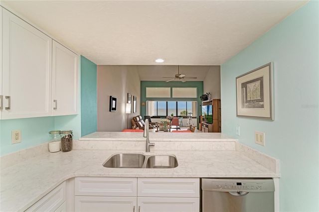 1007 GULF DRIVE N 208, Bradenton Beach, FL 34217