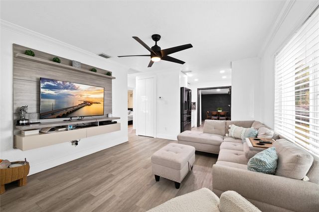 5721 SW 38th Court, Davie, FL 33314