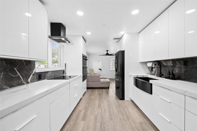 5721 SW 38th Court, Davie, FL 33314