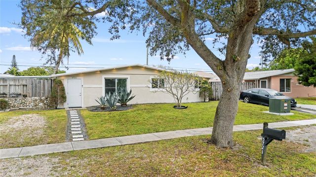 5721 SW 38th Court, Davie, FL 33314