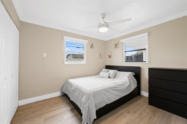 5721 SW 38th Court, Davie, FL 33314