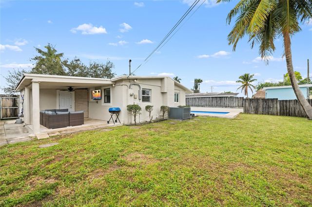 5721 SW 38th Court, Davie, FL 33314