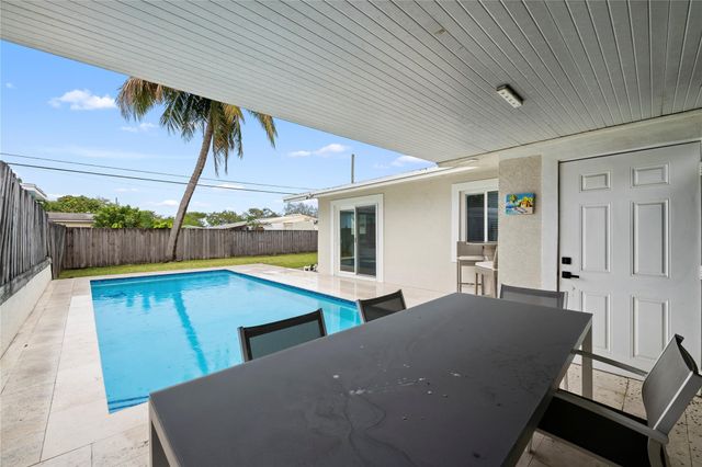 5721 SW 38th Court, Davie, FL 33314