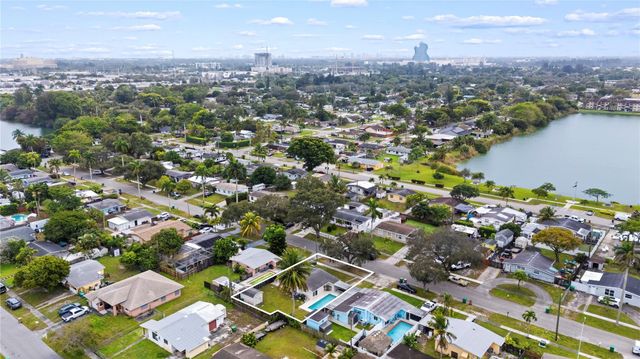 5721 SW 38th Court, Davie, FL 33314