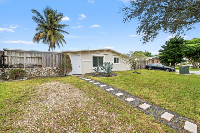 5721 SW 38th Court, Davie, FL 33314