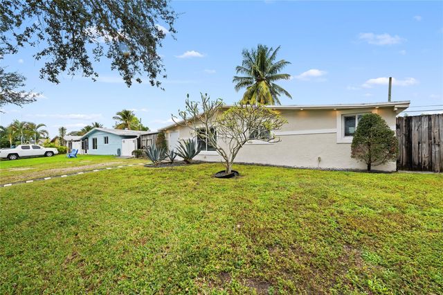 5721 SW 38th Court, Davie, FL 33314
