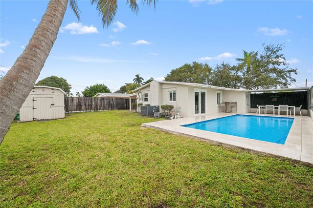 5721 SW 38th Court, Davie, FL 33314