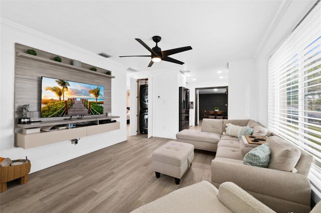 5721 SW 38th Court, Davie, FL 33314