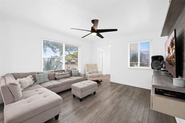 5721 SW 38th Court, Davie, FL 33314