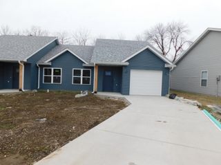 105 MARGARITA CT, Centralia, MO 65240