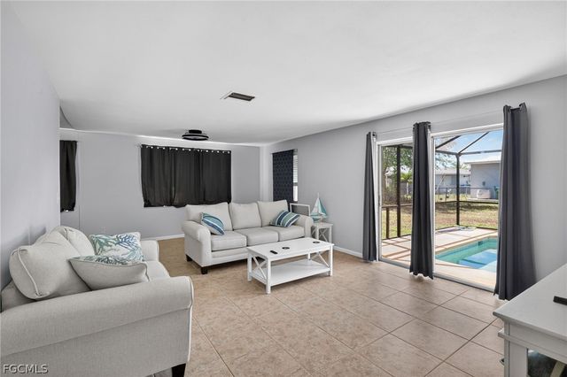 414 NE 15th PL, Cape Coral, FL 33909