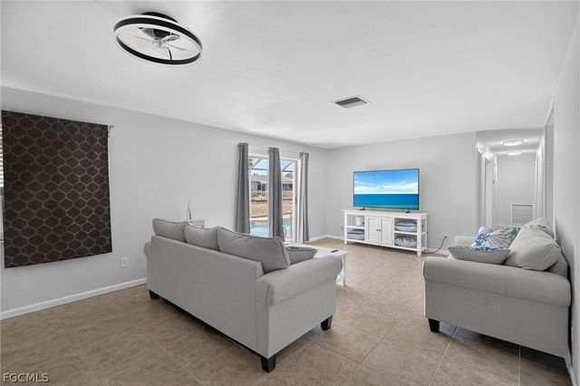 414 NE 15th PL, Cape Coral, FL 33909