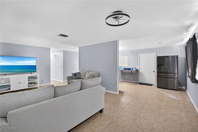 414 NE 15th PL, Cape Coral, FL 33909