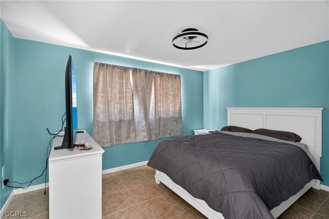 414 NE 15th PL, Cape Coral, FL 33909