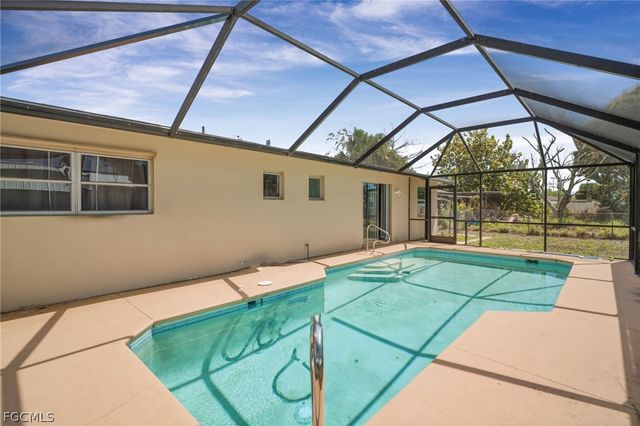 414 NE 15th PL, Cape Coral, FL 33909