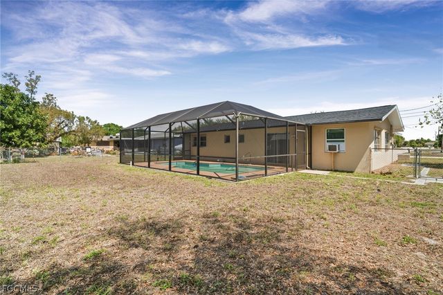 414 NE 15th PL, Cape Coral, FL 33909