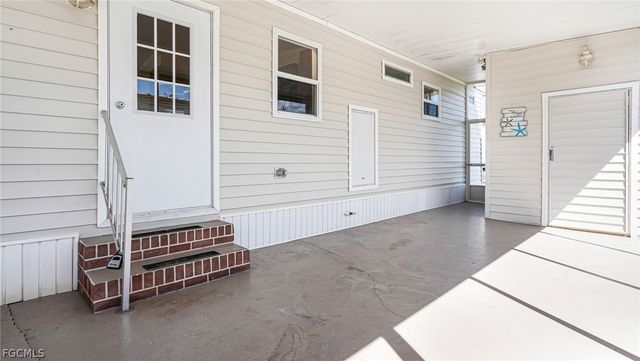 5634 Captain John Smith LOOP, North Fort Myers, FL 33917