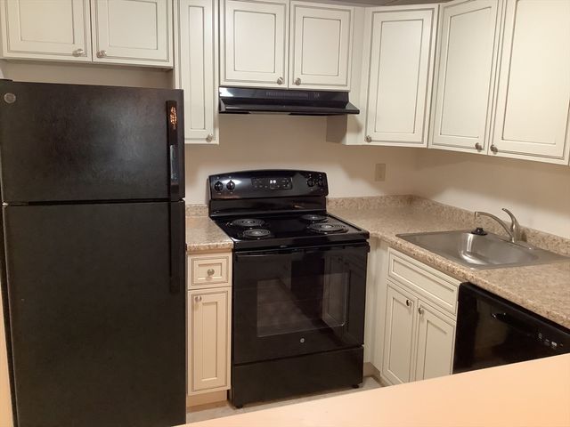 50 Cambridge Road 317, Woburn, MA 01801