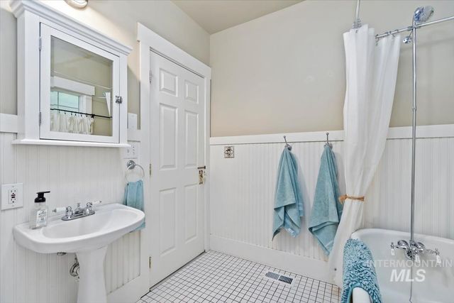 1825 W Beacon Light Rd, Eagle, ID 83616