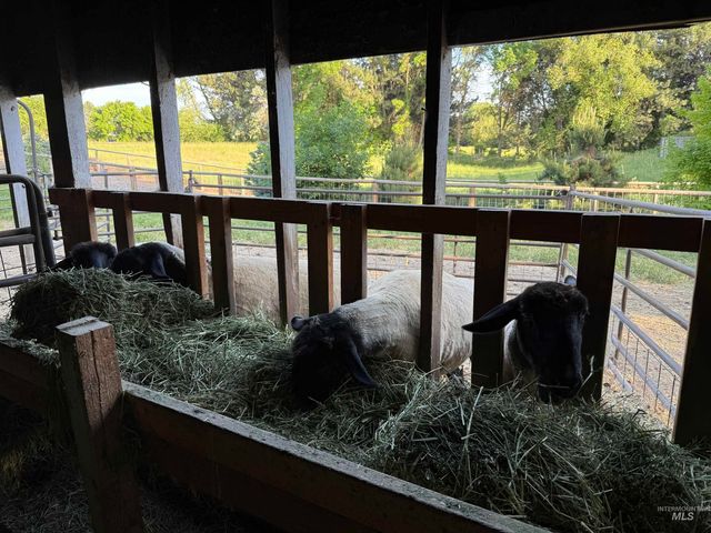 1825 W Beacon Light Rd, Eagle, ID 83616