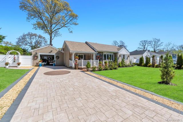 25 Snyder Street, Patchogue, NY 11772