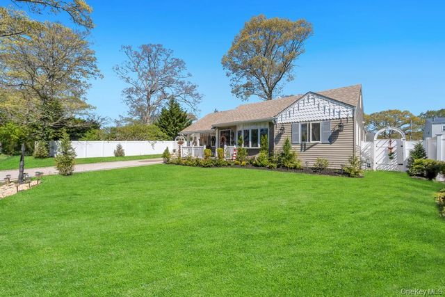 25 Snyder Street, Patchogue, NY 11772