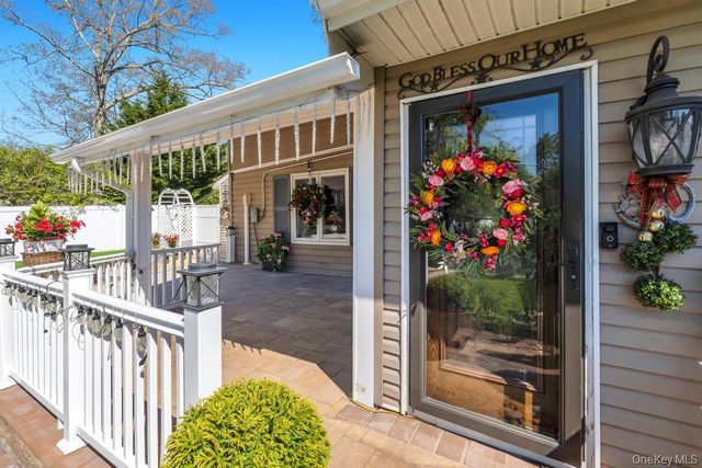 25 Snyder Street, Patchogue, NY 11772