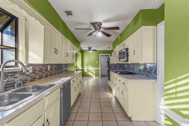 607 Willowbrook Circle, Duncanville, TX 75116