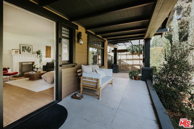 889 N Chester Avenue, Pasadena, CA 91104