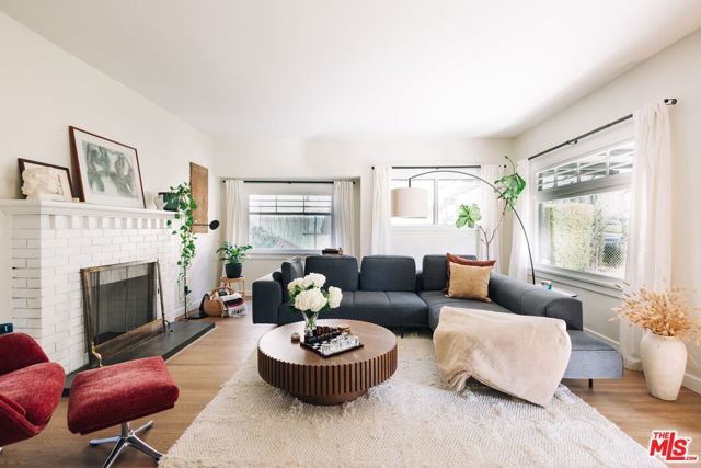 889 N Chester Avenue, Pasadena, CA 91104