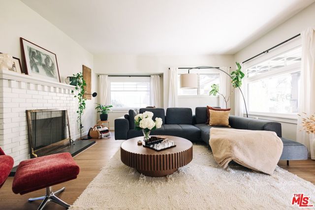 889 N Chester Avenue, Pasadena, CA 91104