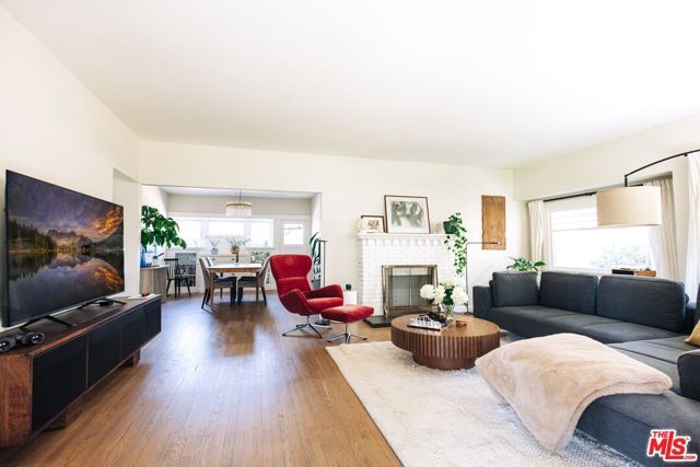 889 N Chester Avenue, Pasadena, CA 91104