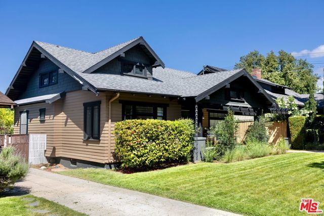 889 N Chester Avenue, Pasadena, CA 91104