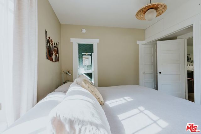 889 N Chester Avenue, Pasadena, CA 91104