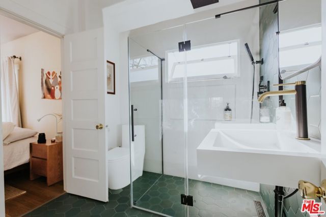 889 N Chester Avenue, Pasadena, CA 91104